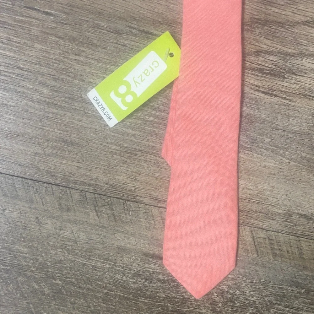 NWT CRAZY8 Velcro neckTie